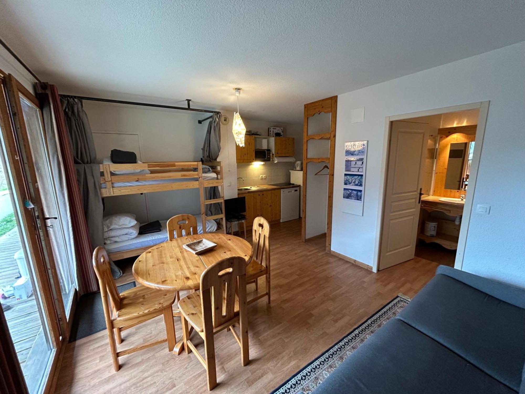 3 Vallees - & Piscine - 005 Apartment *